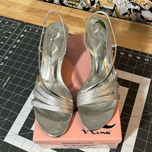 Nina silver Roy sandal size 10M NWOT